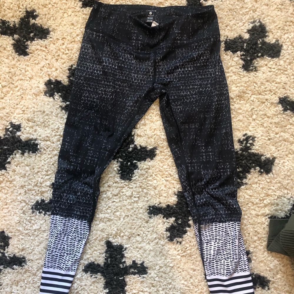 Layer8 workout Cropped leggings black and white